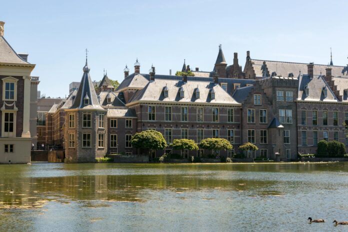 Het Binnenhof in Den Haag, waar de Tweede Kamer op 12 mei 2026 instemde met de Wet meer zekerheid flexwerkers