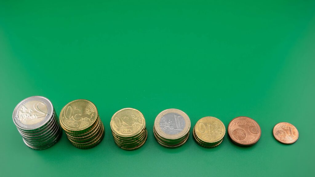 Aflopende stapels euromunten — DNB pleit voor verdere afbouw zelfstandigenaftrek