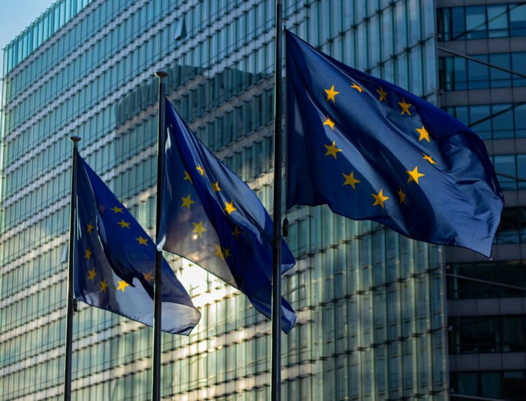 Verplichte AOV schuift naar achter in EU-plan, Wet rechtsvermoeden krijgt nu spoed